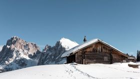 雪中小屋