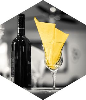 餐厅酒杯装饰画