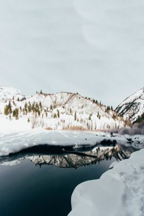 雪山挂画