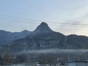 扁平化春季山间