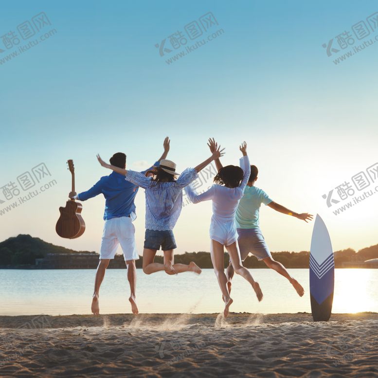 编号：60221910102243024470【酷图网】源文件下载-沙滩合影