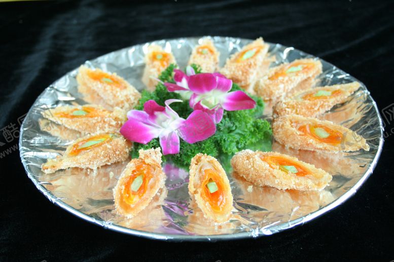 编号：52362409250619241791【酷图网】源文件下载-黄金白玉珊瑚卷