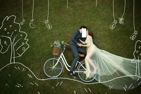 婚纱照写真草地绘画粉笔