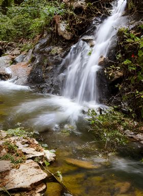 瀑布流水