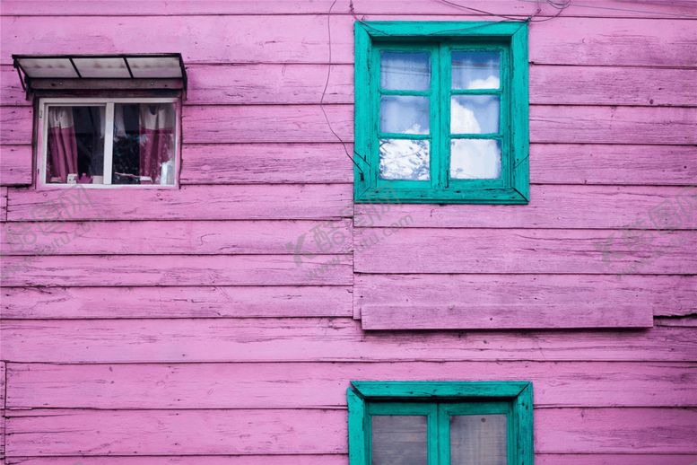 编号：92600909160436066367【酷图网】源文件下载-紫色木墙窗户