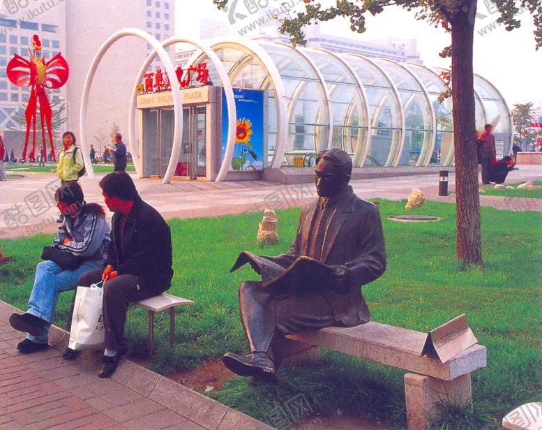 编号：88964306272137338845【酷图网】源文件下载-街头雕塑
