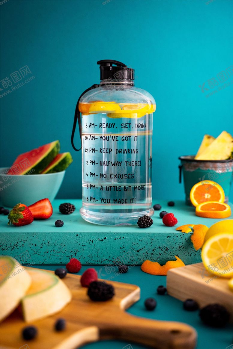 编号：81624207031201432189【酷图网】源文件下载-水果背景水杯
