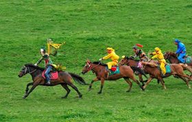 中国风人物骑马手绘