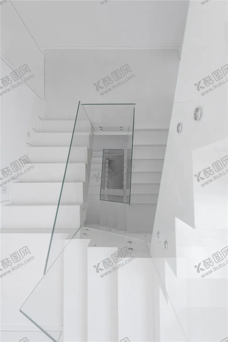 编号：38399802231444127237【酷图网】源文件下载-现代旋转楼梯间极简约风家居装饰