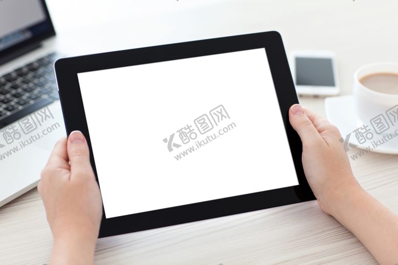 编号：76078510230155271336【酷图网】源文件下载-手拿ipad样机