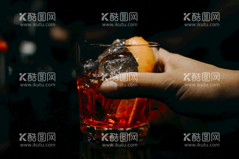 编号：76006811061133352244【酷图网】源文件下载-鸡尾酒杯