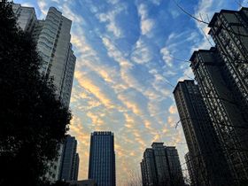 日暮下的大山风景