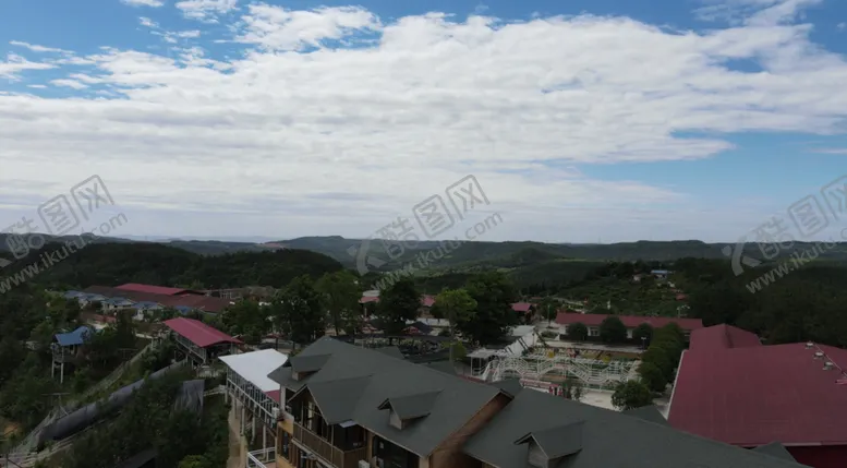 编号：21927306281718304413【酷图网】源文件下载-山风景自然田园民居蓝