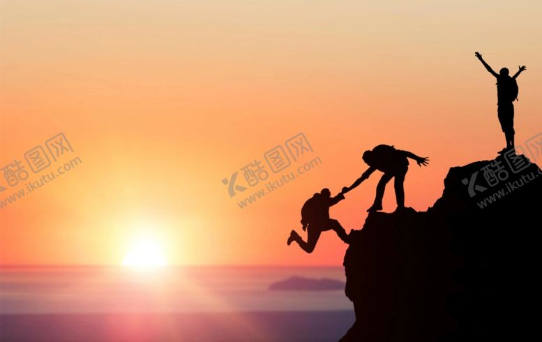 编号：14310904041836406744【酷图网】源文件下载-高清夕阳下的登山者