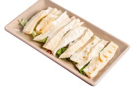 美味牛黄喉整齐摆放在盘