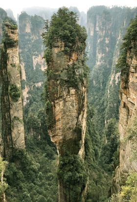 月亮装饰画山脉