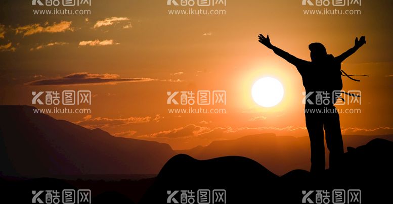 编号：44405711180123559937【酷图网】源文件下载-夕阳下登山