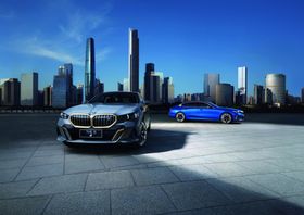 宝马BMW 5系竖版海报宣传