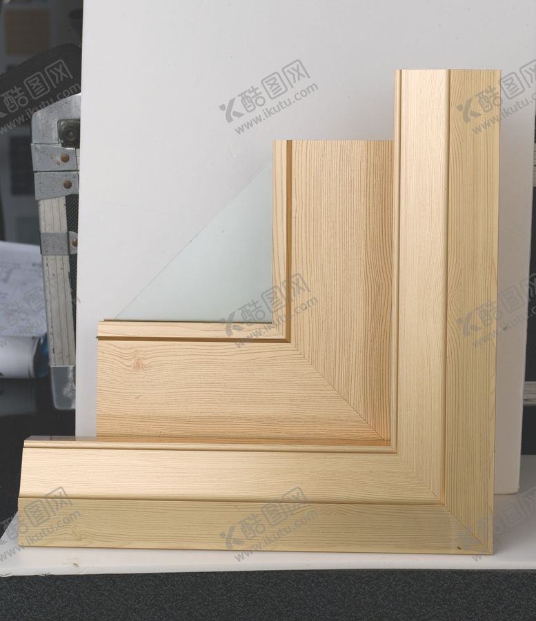 编号：91367809261314392592【酷图网】源文件下载-铝合金门拍照