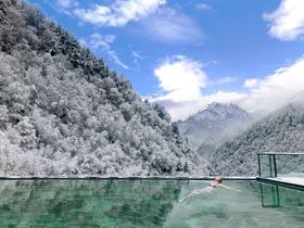 雪景泡温泉