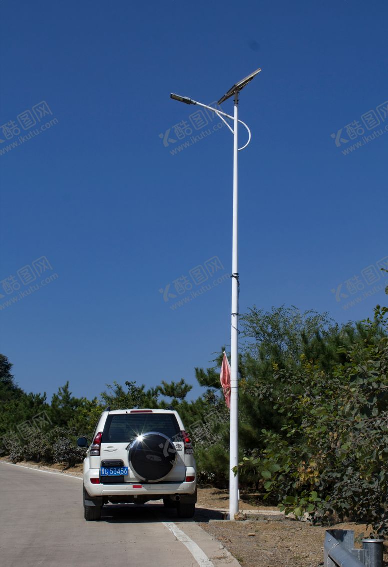 编号：92710605190325432440【酷图网】源文件下载-路灯与和车