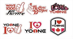 异形手举牌爱心