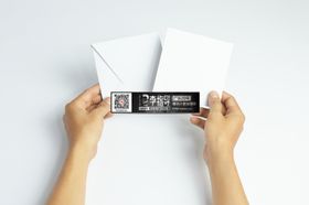 手持信封样机
