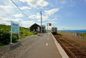 日本乡村火车轨道风光照