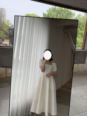 白色连衣裙