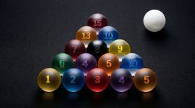 彩色玻璃弹珠堆叠造型