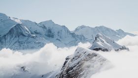 连绵的雪山