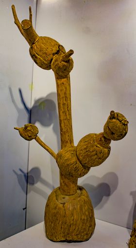 根雕雄鹰