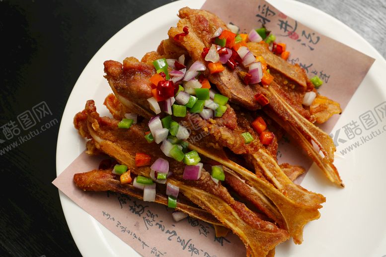编号：90251609170952140361【酷图网】源文件下载-手抓扇子骨 美食 黄金扇子骨 