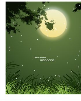 夜晚云朵中的月亮