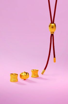 粉色黄金手链转运珠