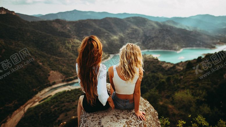 编号：68317210091252271438【酷图网】源文件下载-群山河流风景人物背景