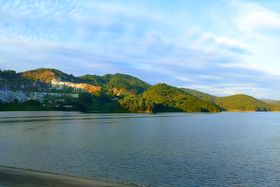 城市湖面风景