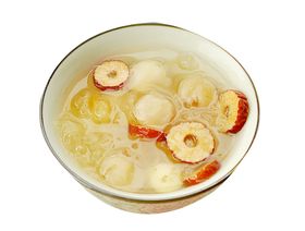 银耳莲子羹