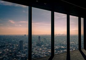 城市湖面风景