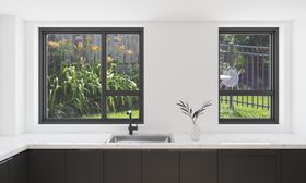 简约厨房窗户窗外绿植景观