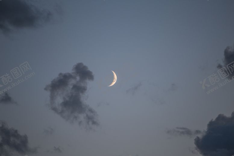 编号：36016110080444138489【酷图网】源文件下载-云中弯月