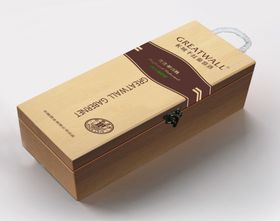 酒窖橡木桶葡萄