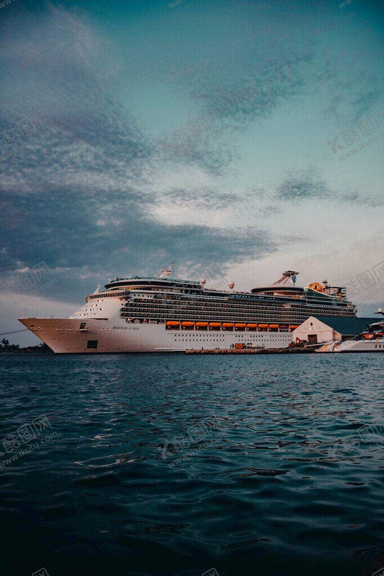编号：23780311151916221369【酷图网】源文件下载-白色游轮