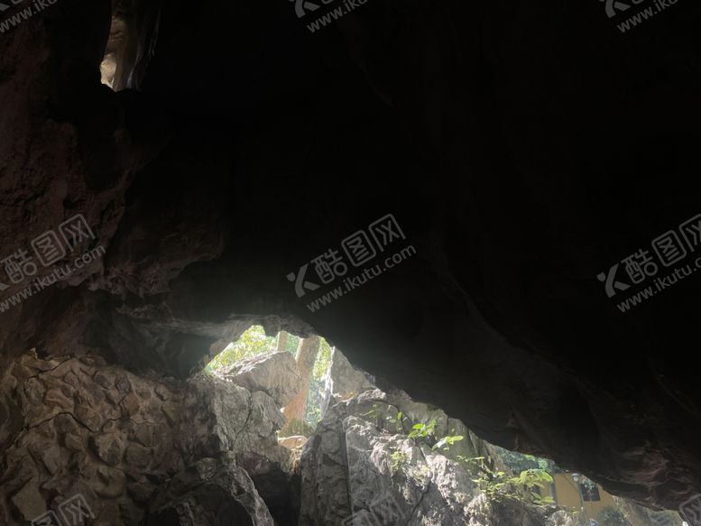 编号：19143601151442577191【酷图网】源文件下载-灵隐寺山洞