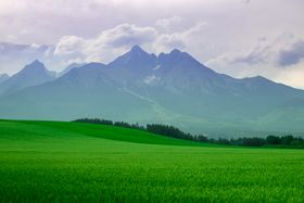 草原及山脉