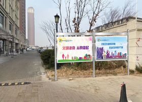 户外不锈钢宣传栏效果图