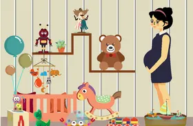 创意儿童房里的孕妇