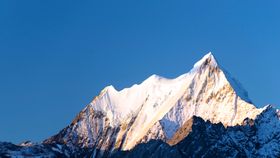 雪山装饰画山脉