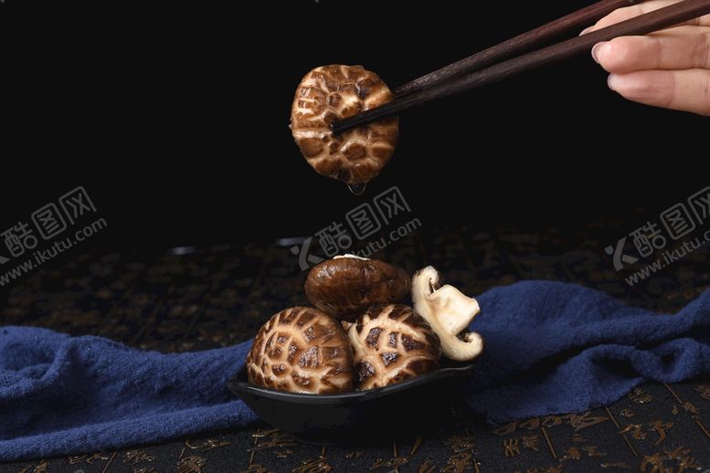 编号：20935709130324241074【酷图网】源文件下载-香菇花菇蘑菇实拍场景图