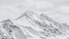 连绵的雪山